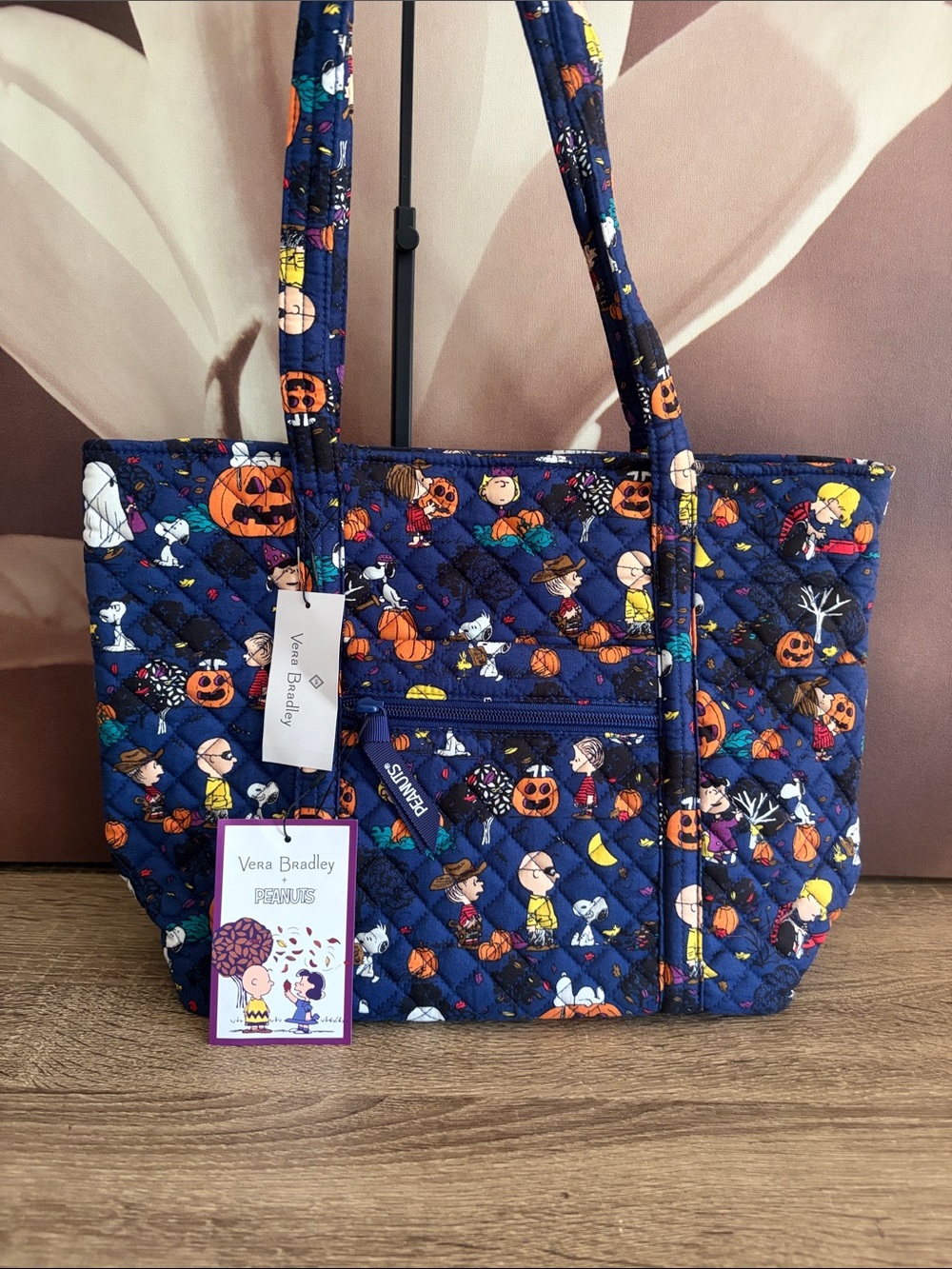 VB Iconic Small Vera Tote - Peanuts Halloween 🎃 👻 Limited Edition  NWT - Picture 6 of 7